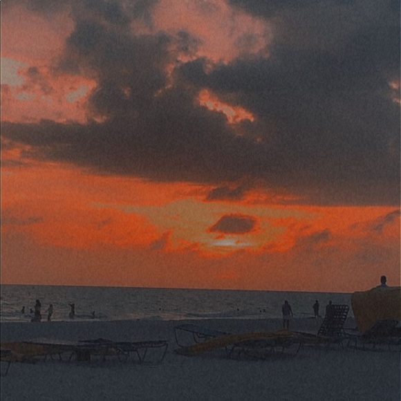 Meet your Posher, Hannah - Picture 1 of 1